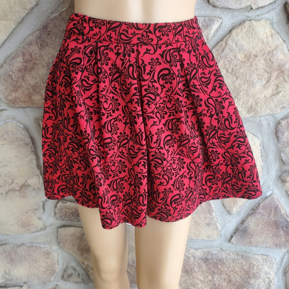 FOREVER 21 | Red & Black Mini Skirt
